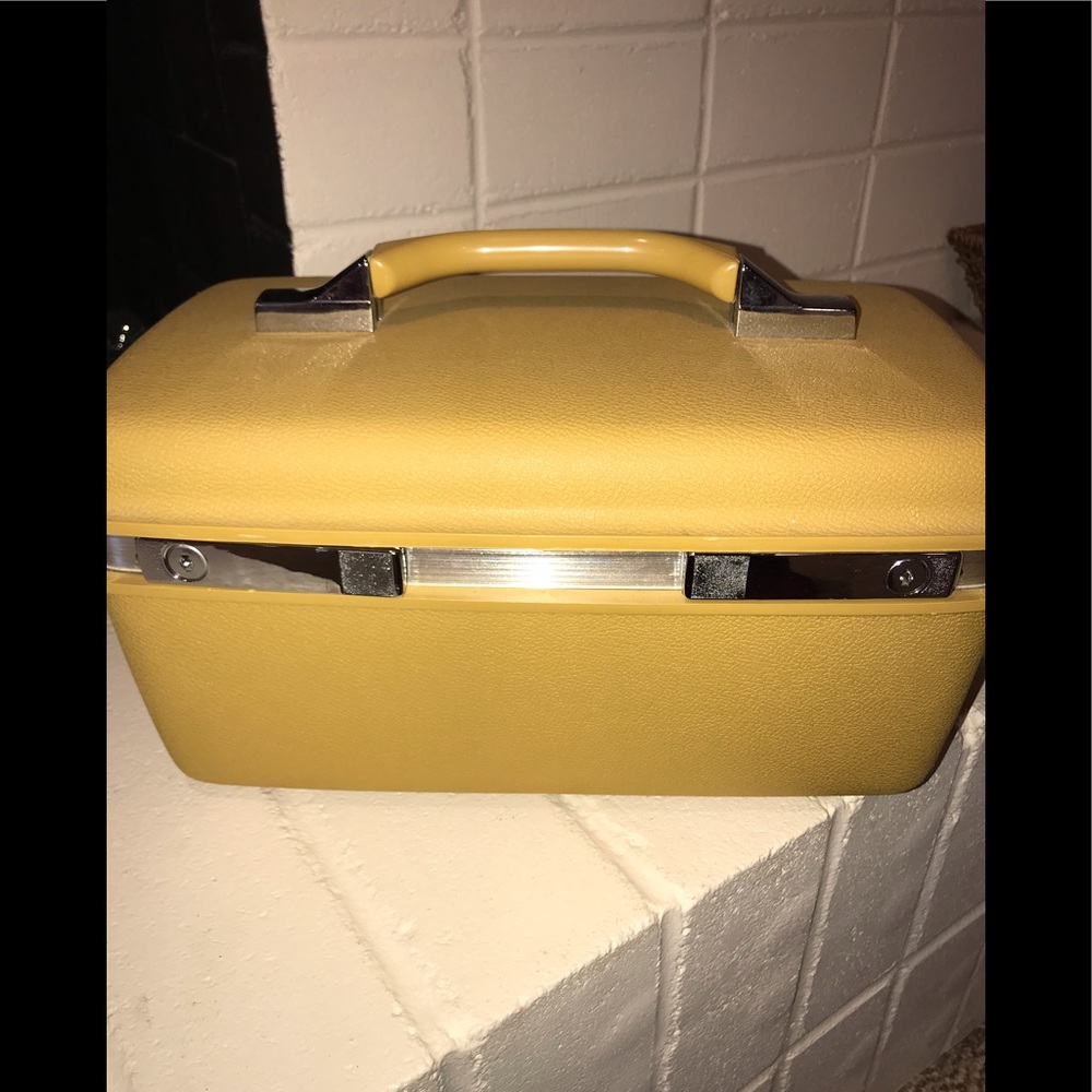 Vintage train case!